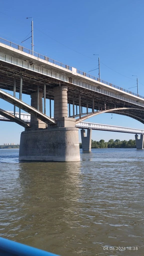 Сегодня наша команда на теплоходе 🛳️ наслаждаемся 7 🌉мостами и рекой🌊 передаем всем привет 🙂❤️