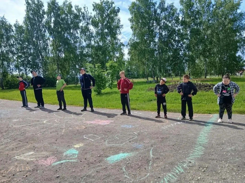 ☀️Каждое утро в нашем пришкольном лагере начинается с зарядки. А как иначе? Ведь это заряд бодрости 