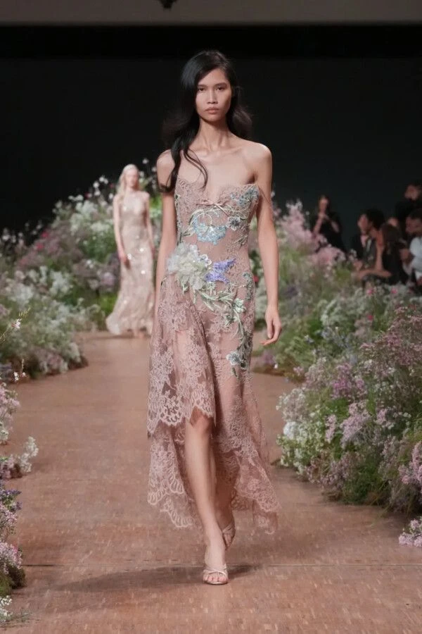 ❤️ Я в полном восторге! На Неделе моды в Париже коллекция Elie Saab весна‑лето 2027 пок...