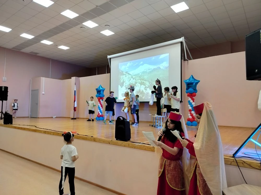 Продолжается смена в нашем летнем школьном лагере "Солнечная республика" 💥
Ребята активно проводят 
