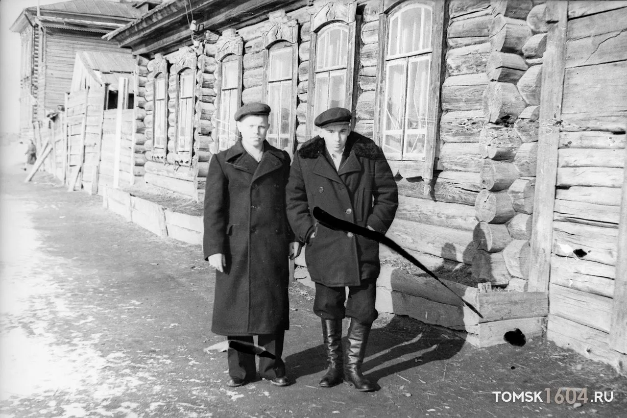 Ещё одна пара снимков из серии «было/стало». На этот раз — дом по адресу улица Эуштинская, 15.

Разн