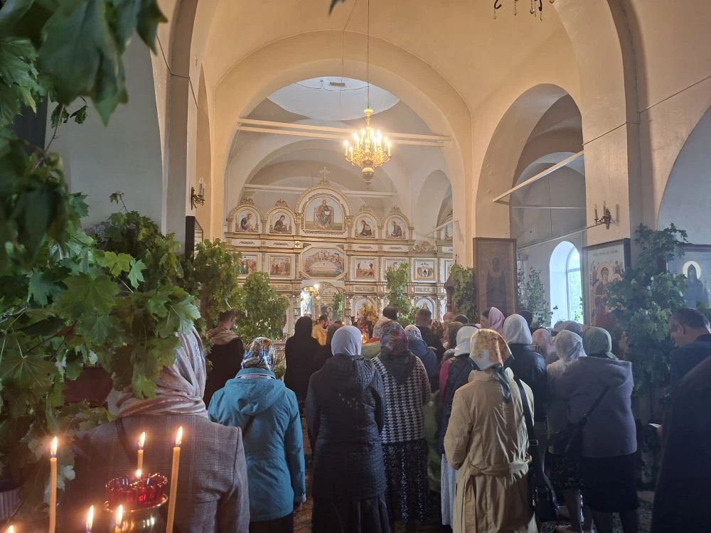 Сегодня 31 мая  в храме свт. Николая Чудотворца с. Вернее Турово, прошла праздничная Божественная Ли