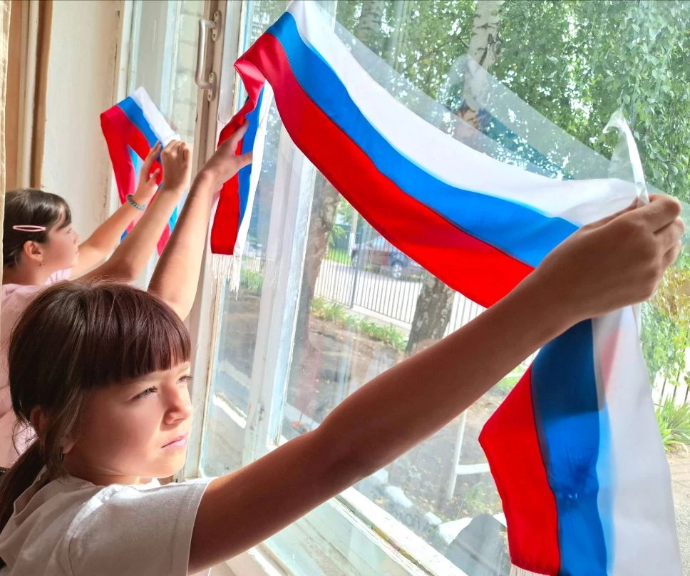 Акция «Флаг России в каждый дом» в школе посёлка Садовый 🇷🇺