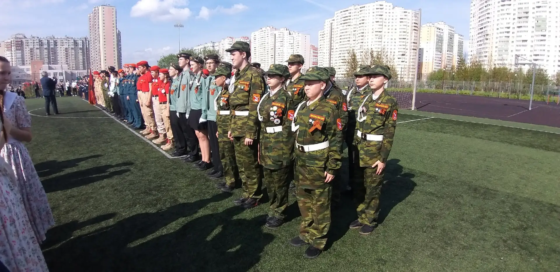 Сегодня, 13 мая 2026 года, ученики школы 407, приняли активное участие в параде, организованного адм