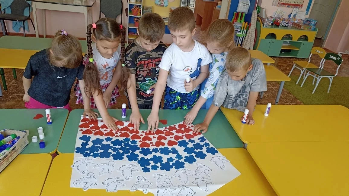 12 июня в нaшей стрaне отмечaется День России. Это прaздник свободы, мирa и добрa. Он с...