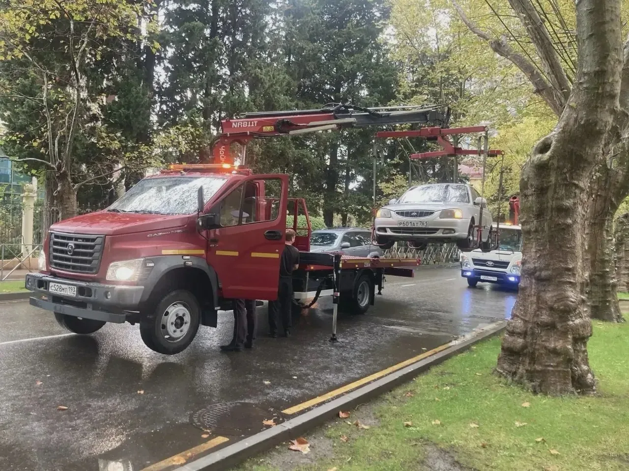 🚛 28 автомобилей увезли на спецстоянку в Сочи