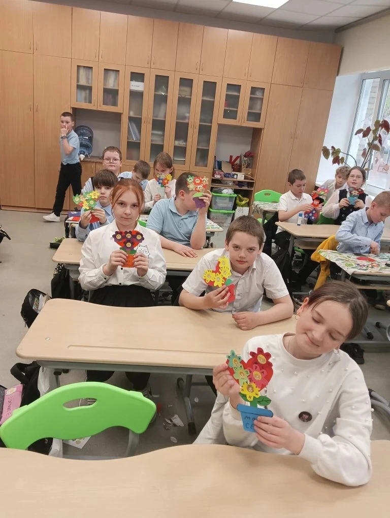 🌸В преддверии Всемирного Дня семьи ученики 3 «З» класса создали яркие и красочные поделки.   🎁Ребята