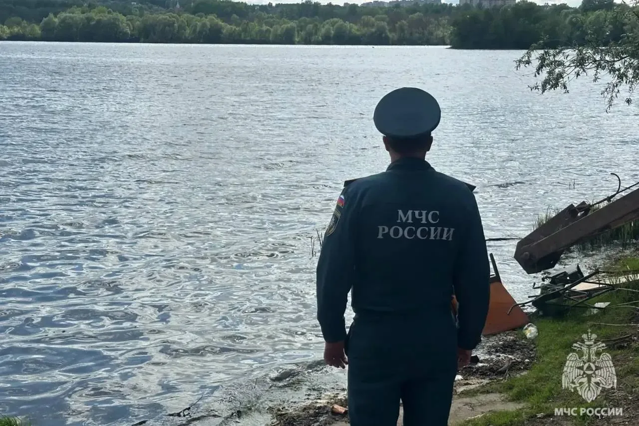 С 20 января шли поиски мальчика, ушедшего под лёд вместе с одноклассником.   За врем поисков обследо