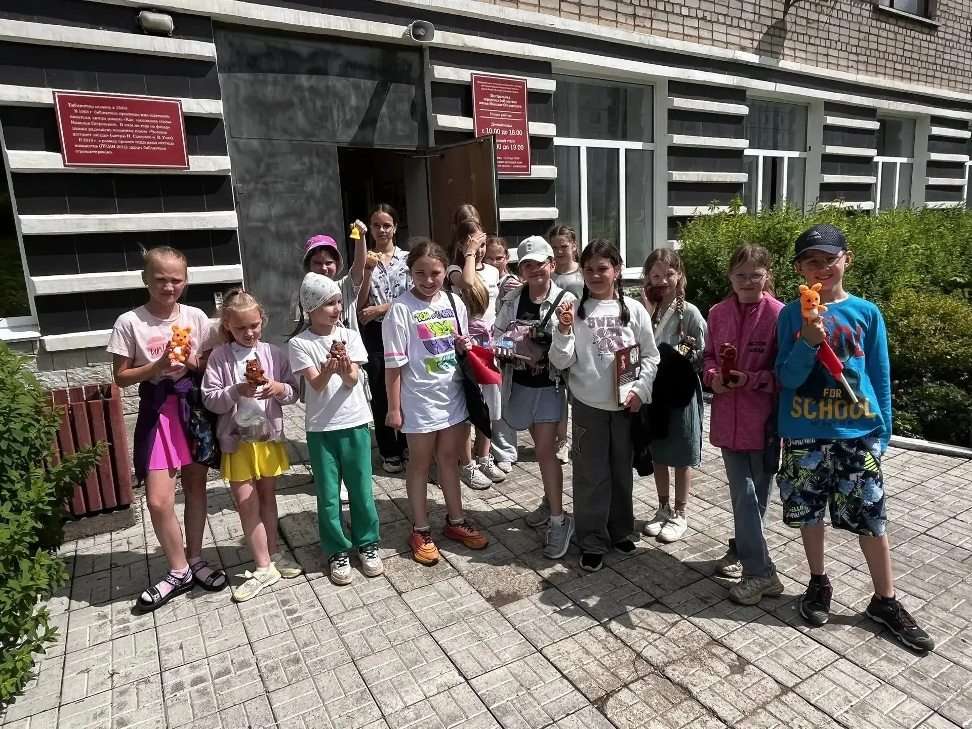 День Кировской области в лагере: традиции, творчество и новые открытия! 🇷🇺✨

Сегодня в лагере прош