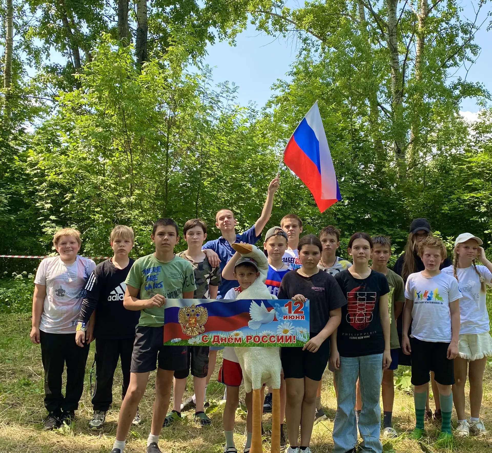 🇷🇺🏕️ Сегодня  день в лагере «РОБИНЗОН» был посвящен празднику - День России. 🇷🇺 Наша страна сла