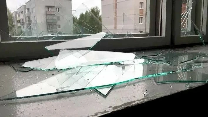 Жители пострадавших при ракетной атаке домов могут обратиться в теруправление. Об этом рассказали на