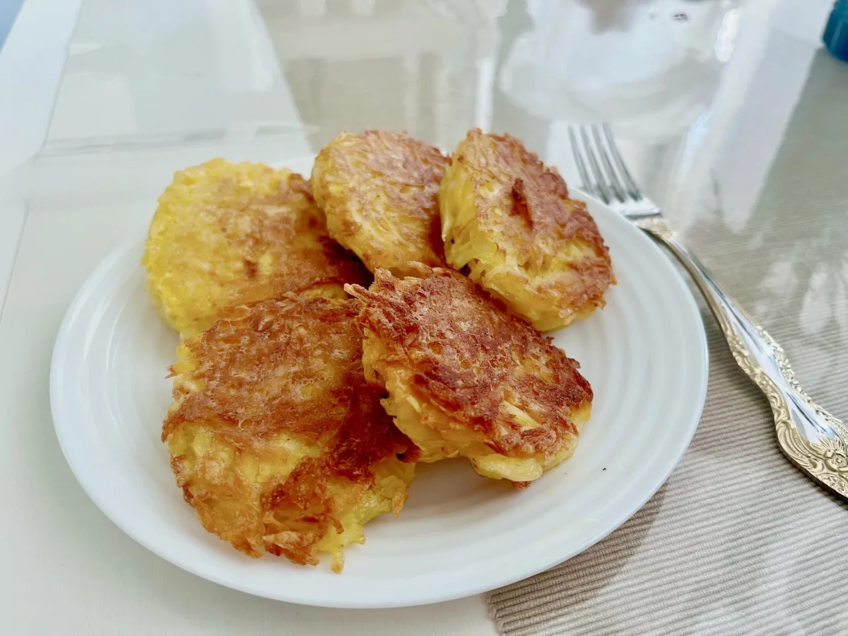 Кабачковые оладьи на манке👌: не опадают даже на следующий день.