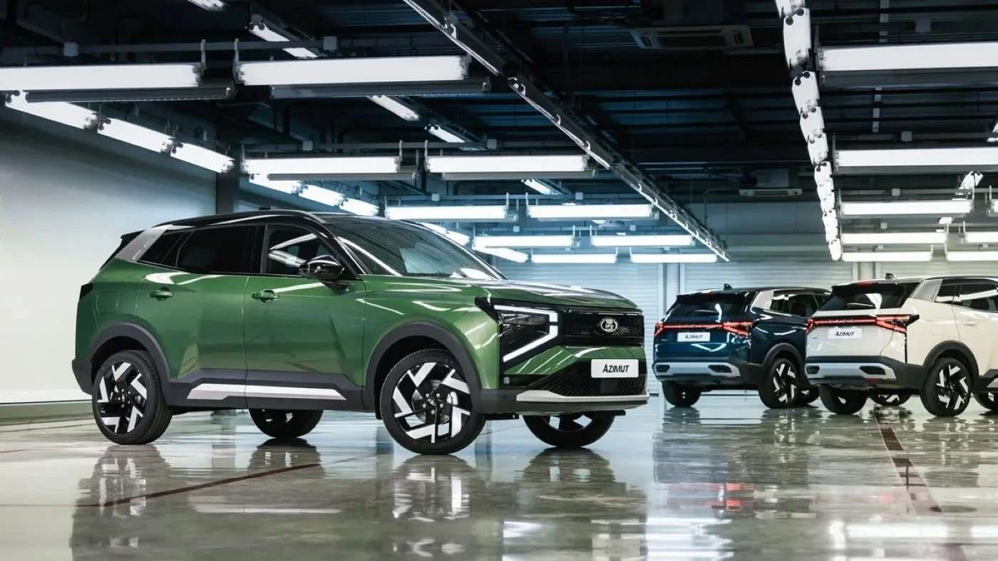 С вариатором и механикой: АвтоВАЗ раскрыл, в каких версиях Lada Azimut поедет в такси