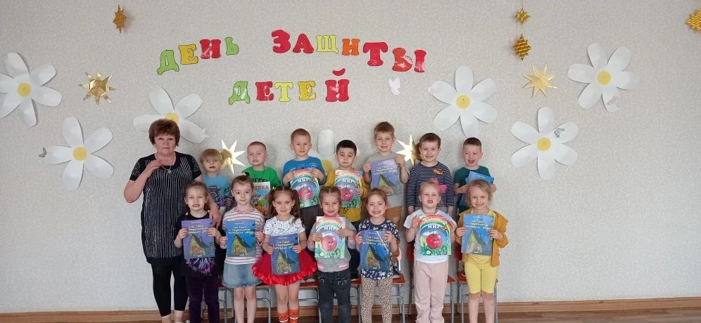 День защиты детей! 
     Сегодня, в замечательный День защиты детей, наши неугомонные "Колокольчики"