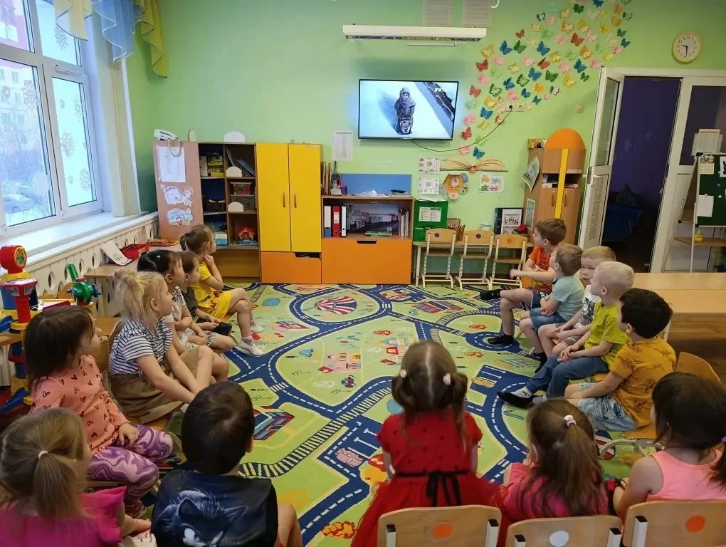 В средней группе № 11 прошли тематические мероприятия, посвященные дню снятия блокады Ленинграда. Ре