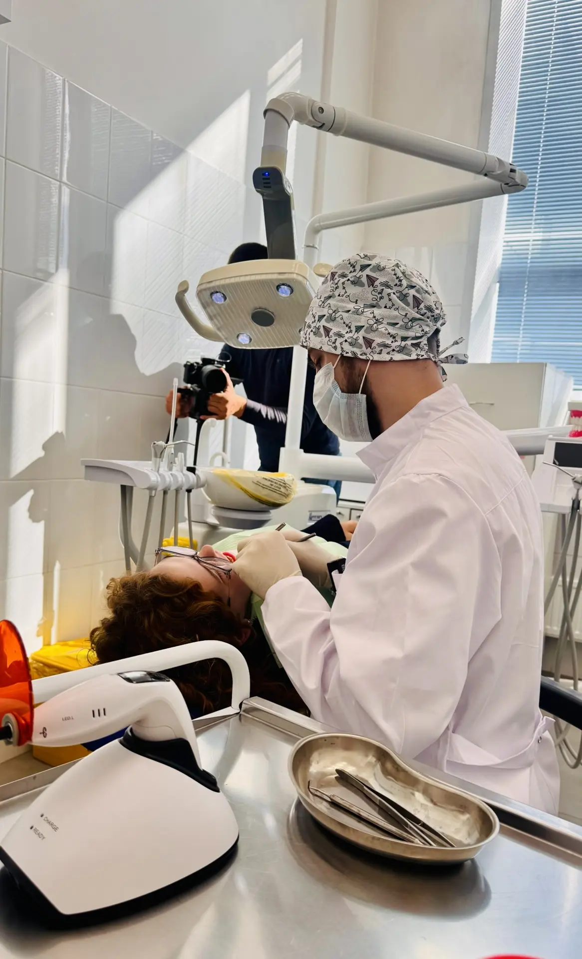 🎥🦷 Сегодня у стоматолога были необычные гости — юные корреспонденты.