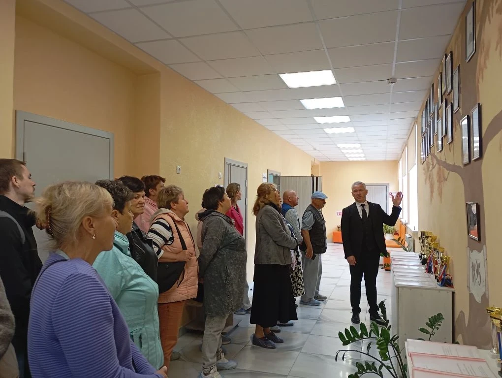 В рамках проекта Губернатора «К соседям в гости», Прелестненскую школу посетили гости и...