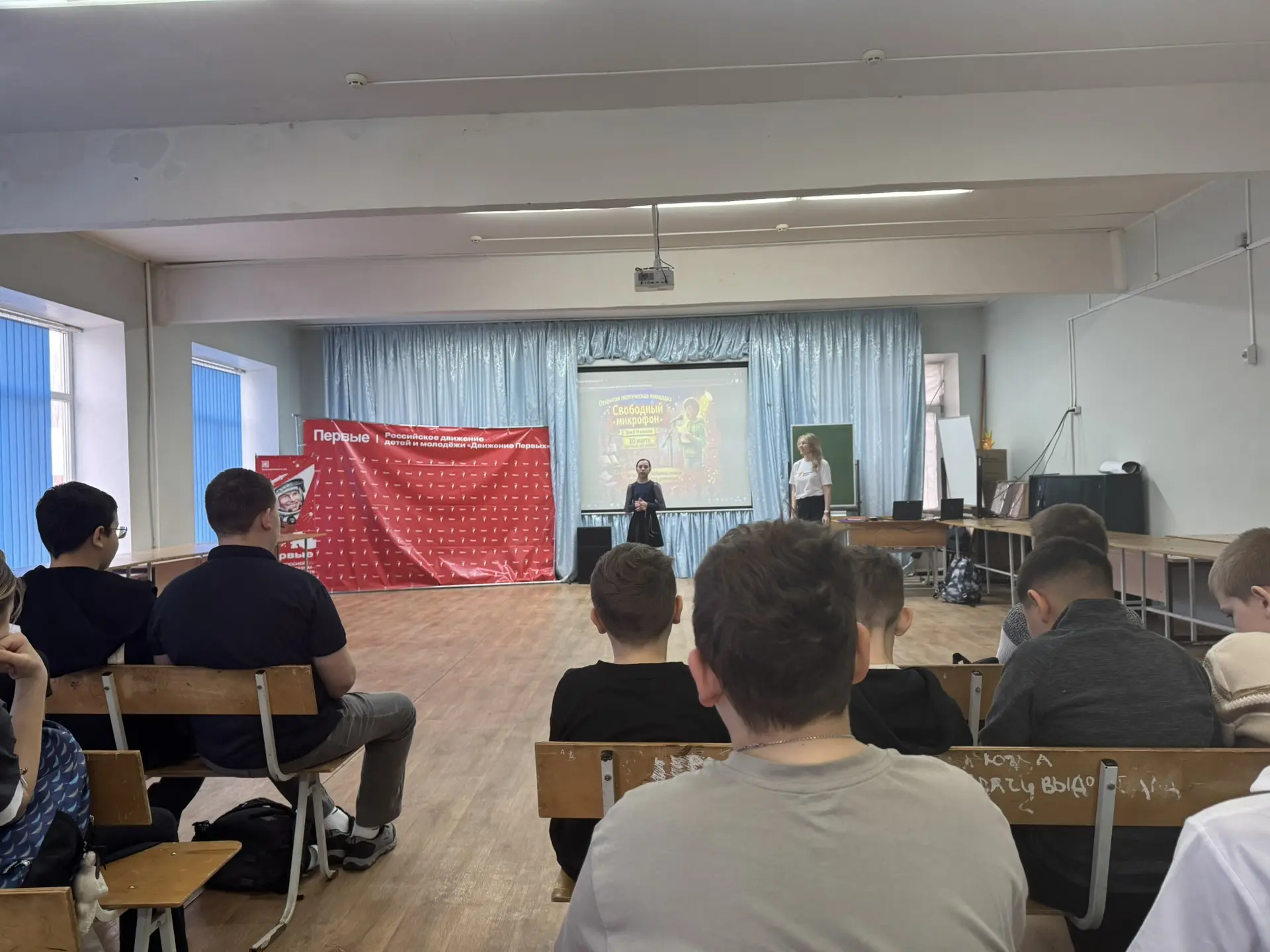 🎤 Свободный микрофон 💖  Поэзия, объединяющая сердца 🎭 В честь Всемирного дня поэзии в нашей школе вп