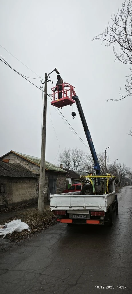 Услуги вышки Донецк ДНР. Высота подъёма 12 метров. Тел +79494979455.