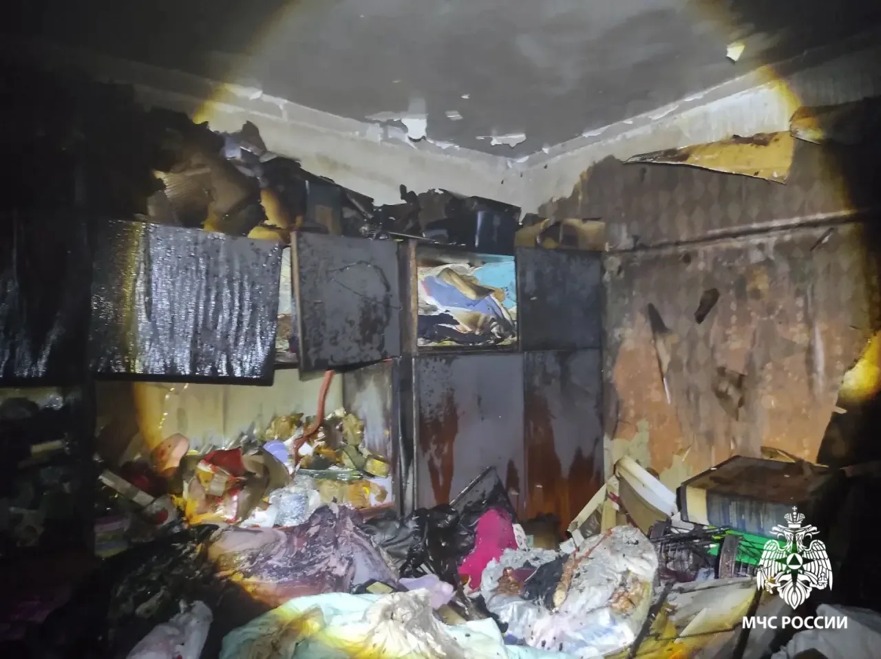 4-летнего ребенка и 6 взрослых спасли на пожаре в Удмуртии

Возгорание произошло 26 июля около 23.30