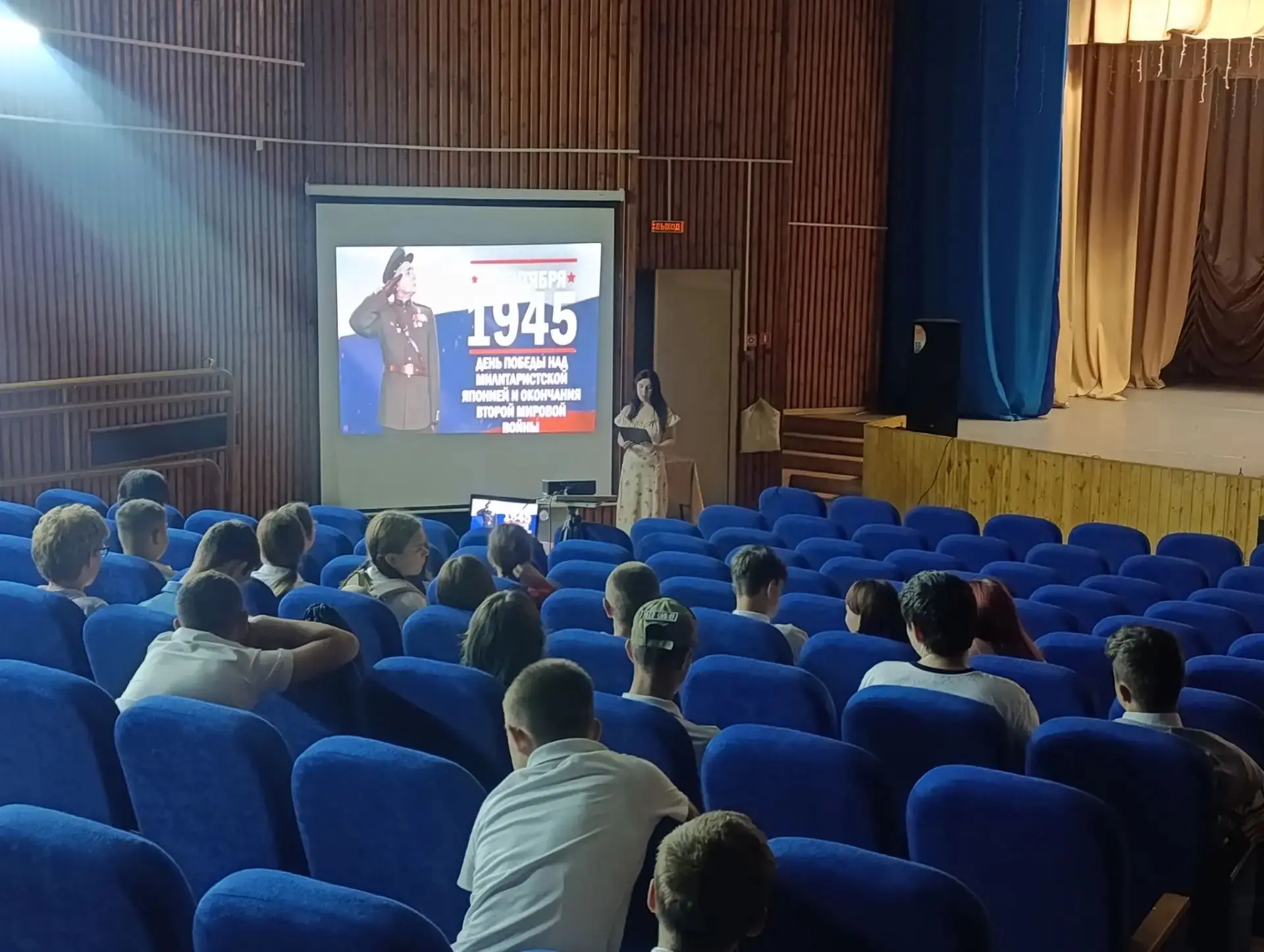 3 сентября сотрудники МКУК «КДЦ п. Коммунар»  провели исторический час «Эпоха Побед» с ...