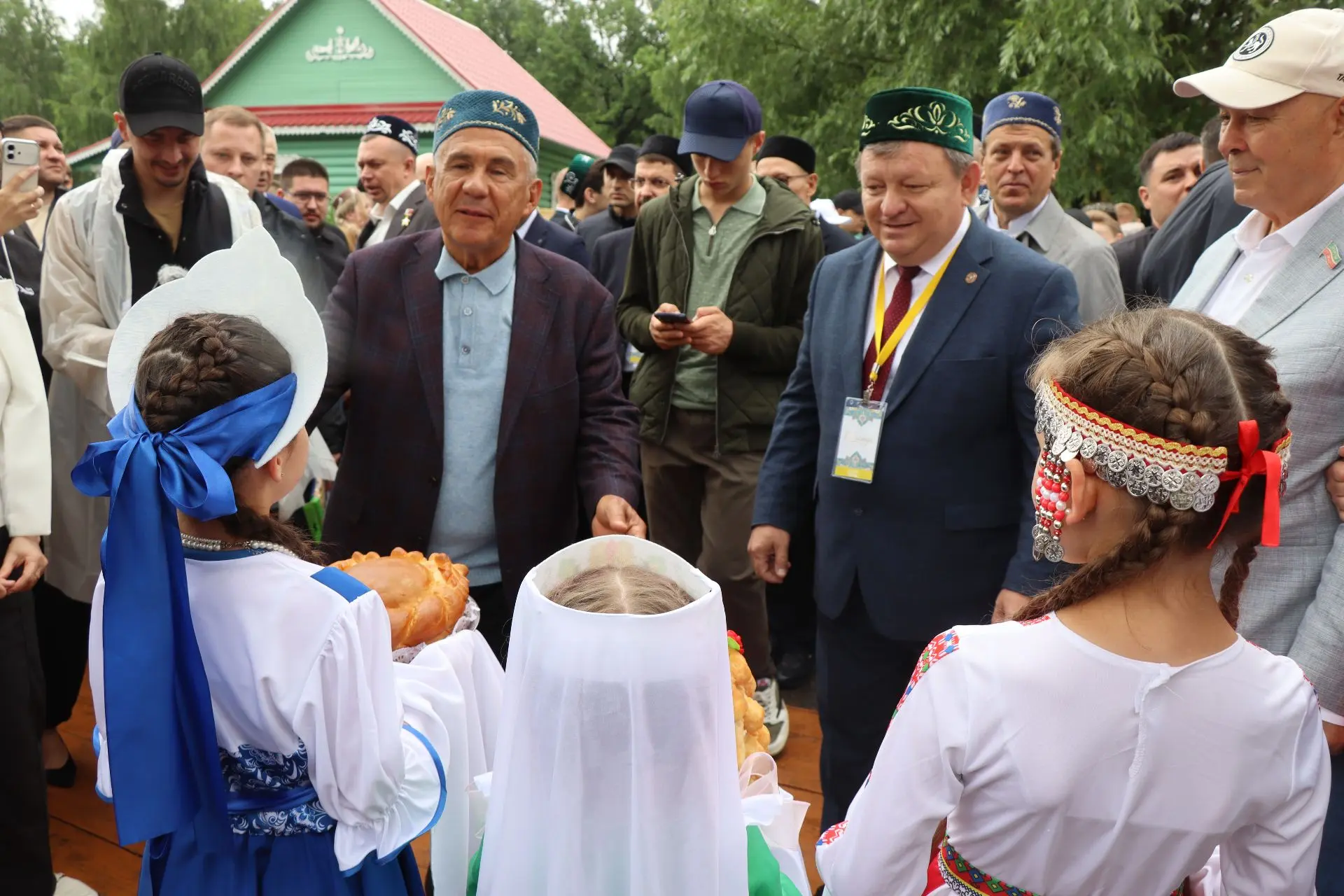 Рустам Минниханов оценил нурлатское подворье на Сабантуе в Казани 🎉

Несмотря на дождь, наша площад