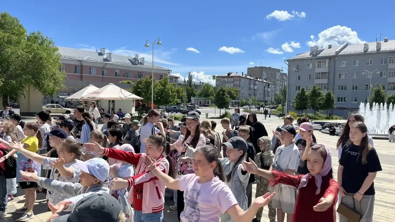 🎉 День защиты детей в лагере прошёл просто потрясающе!
   Наши ребята отправились на праздник на пл