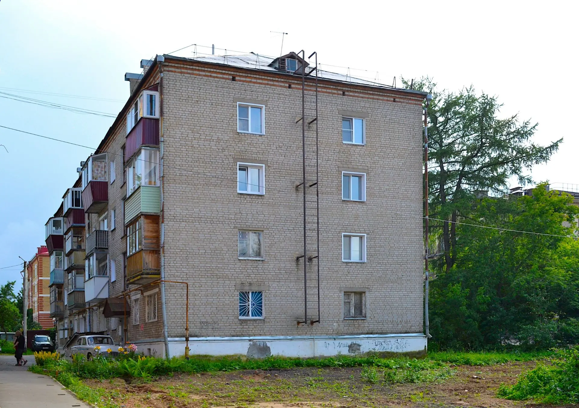 Современный вид жилого дома №130 по ул. Никитской (в 1918-2025 гг. - ул. Володарского). Июль 2026 г

