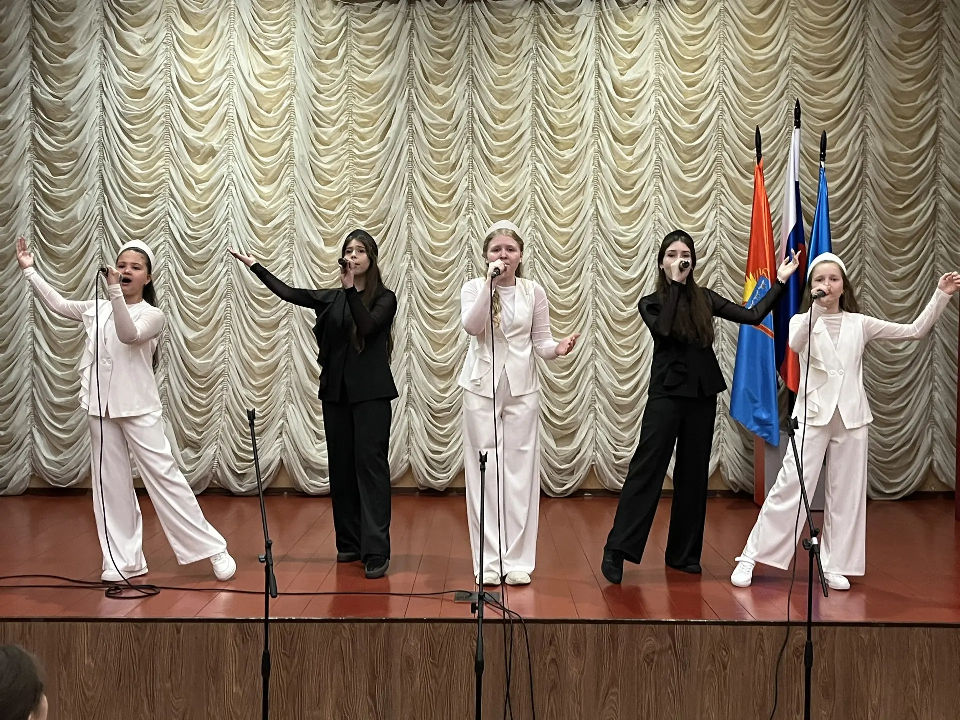 🌟Сегодня состоялось торжественное открытие пришкольного лагеря «Кристалл»!🌟  Эта смена — особенная, 