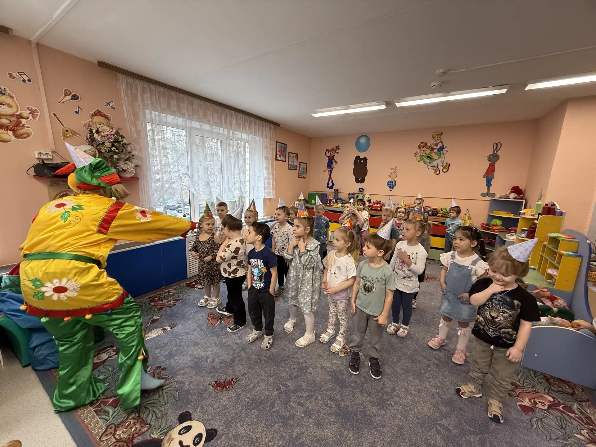 Каникулы? Не слышали! 🤣  📣 Пока в школьных зданиях было непривычно тихо и спокойно, в дошкольном отд