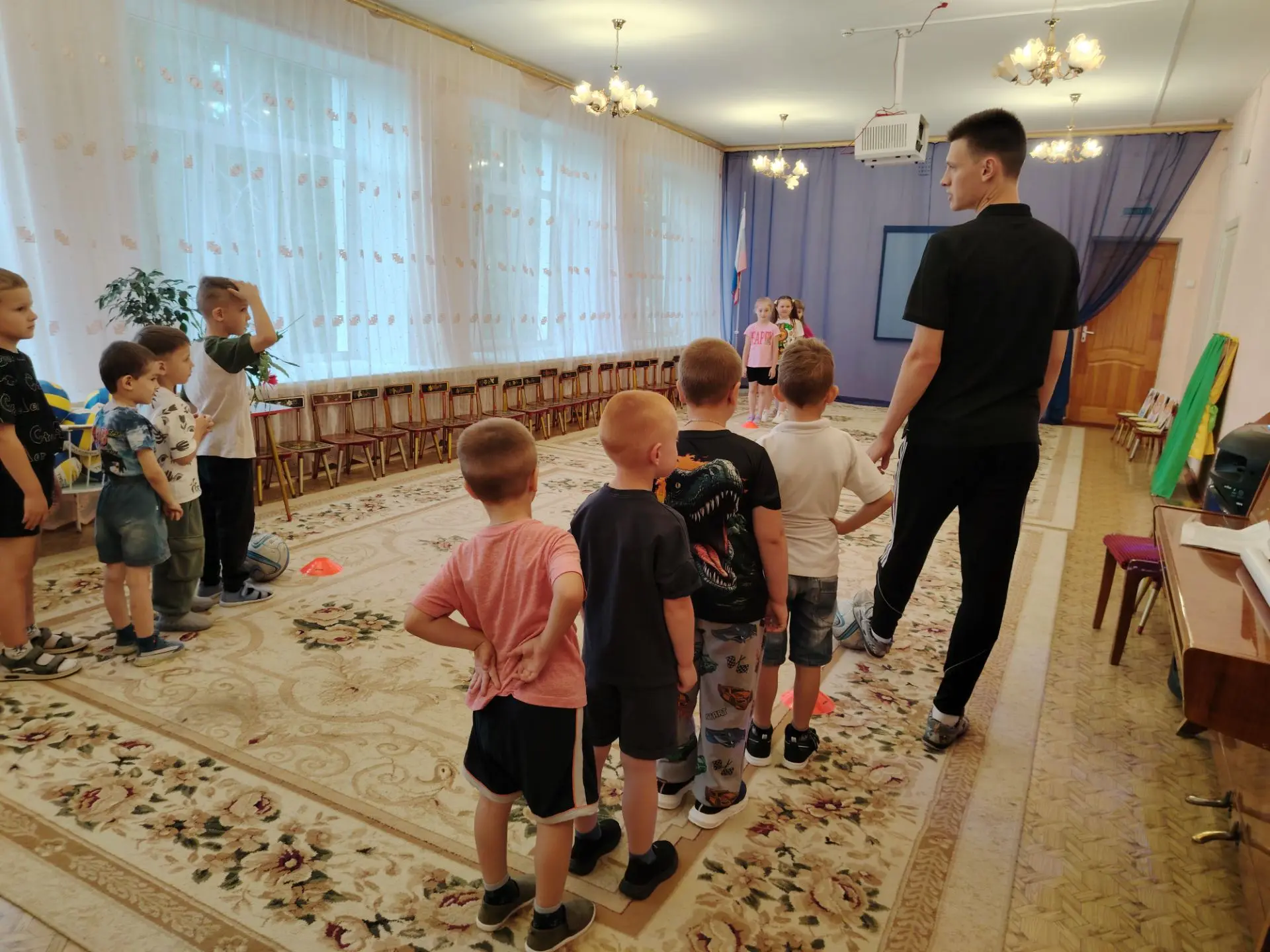 Сегодня наш детский сад посетил тренер из футбольной школы «Олимпик».