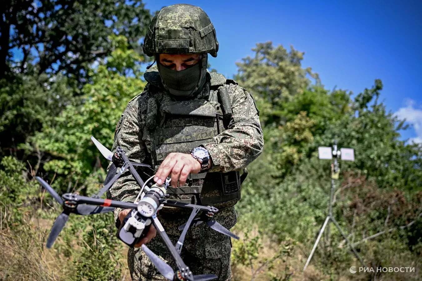Морская пехота «Центра» с помощью FPV-дронов уничтожила живую силу ВСУ в окрестностях Д...