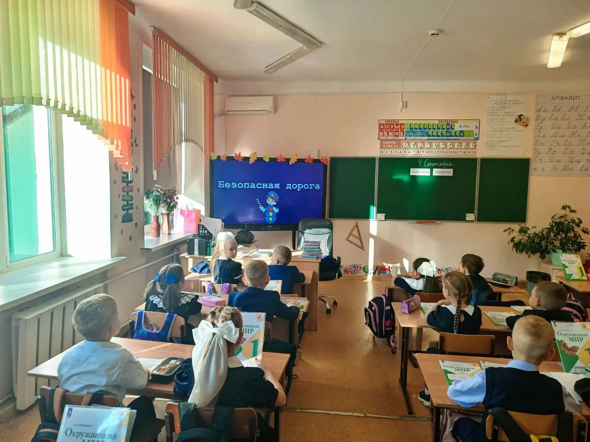 🗣Сегодня в нашей школе прошли занятия из цикла "Безопасность детства" по теме "Путь от...