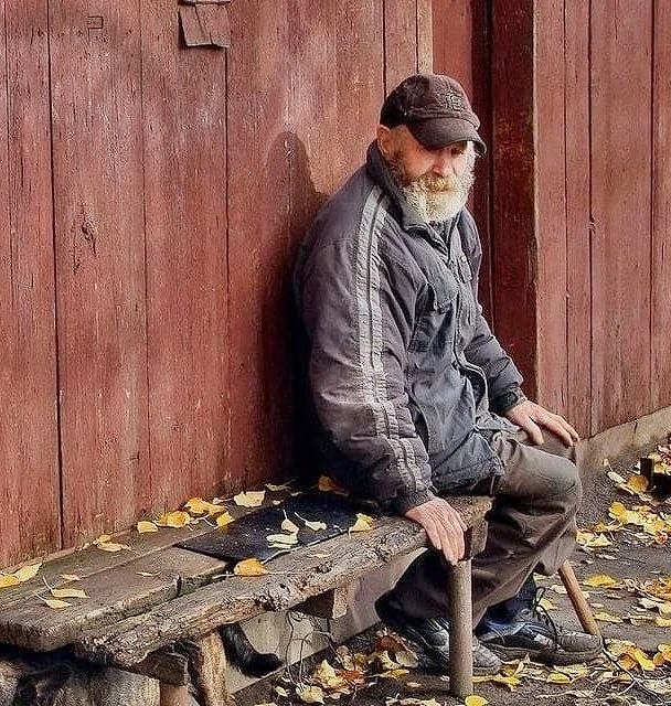 ♥«Возлюби ближнего твоего, как самого себя» (Мф. 22:39).

Жил в одной маленькой деревушке одинокий с