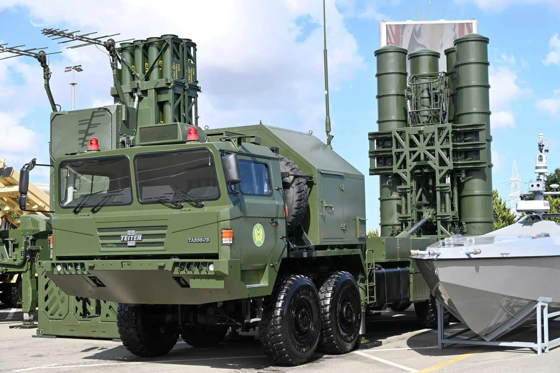 Азербайджан усилил ПВО китайским ЗРК Хунци-9BE