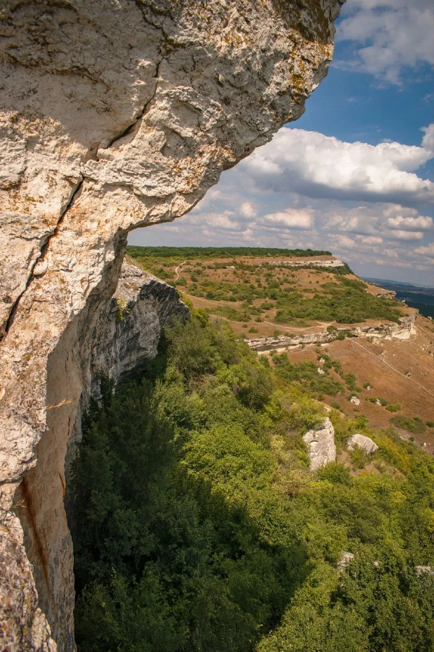 🗿 Пещерный город БаклА находится в одноименном урочище в 2,5 км от села Скалистое, 13 ...