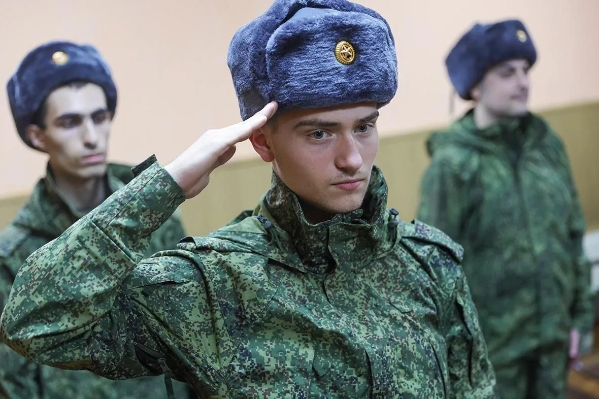 Осенью в российские войска призовут 120 тысяч человек. В Генштабе ВС РФ сообщили, что о...