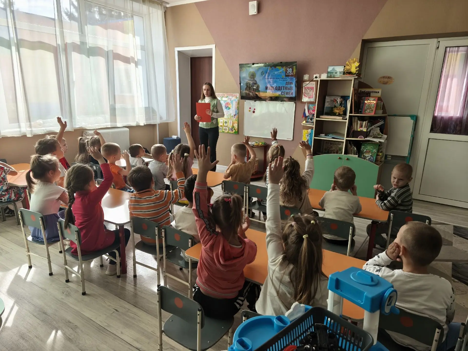 В День многодетной семьи в Курской области сотрудники ЦД "Спутник" провели развлекатель...