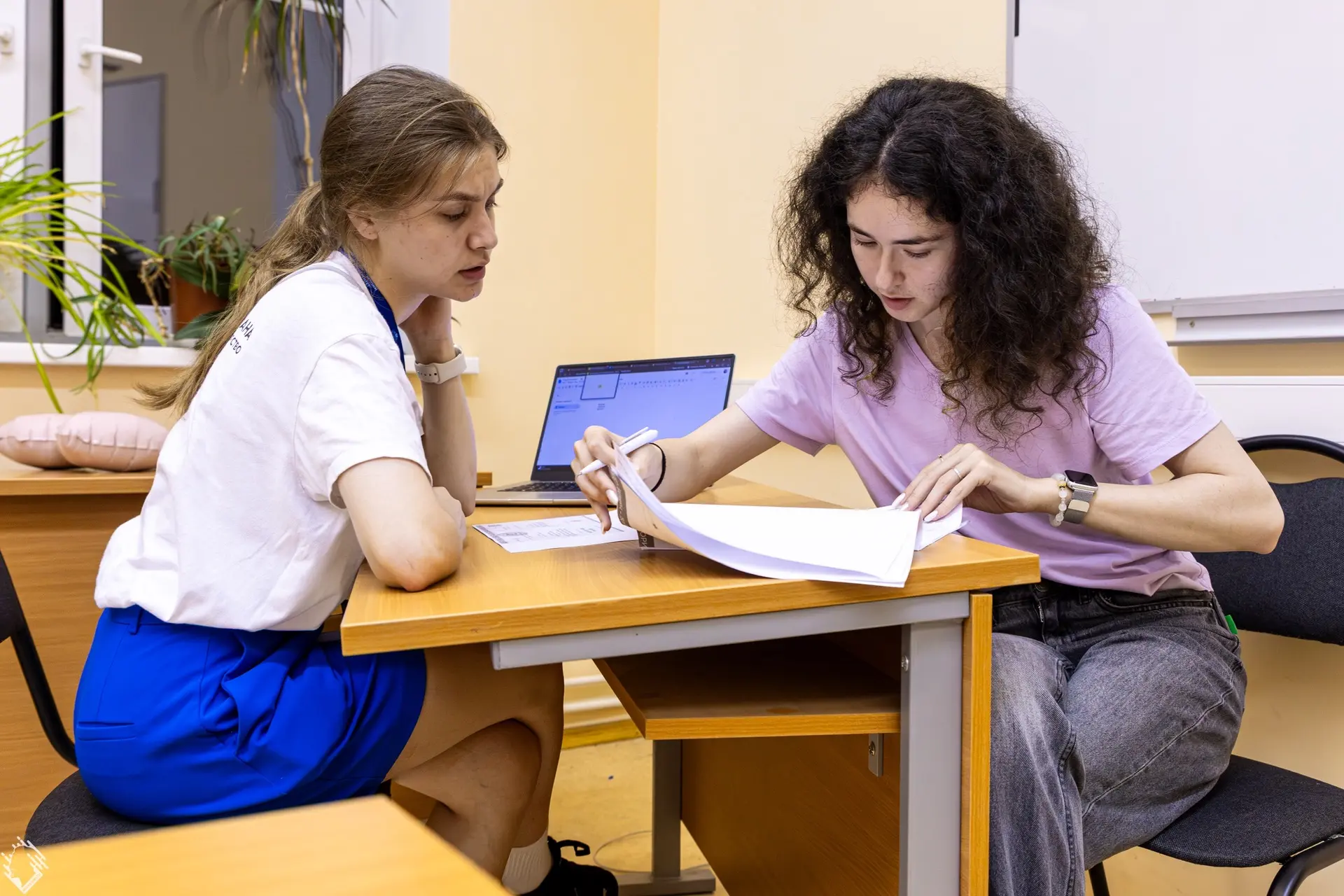 📚 Вчера участники выезда Студенческого отряда «Приемная комиссия» разбирали кейсы и решали практиче