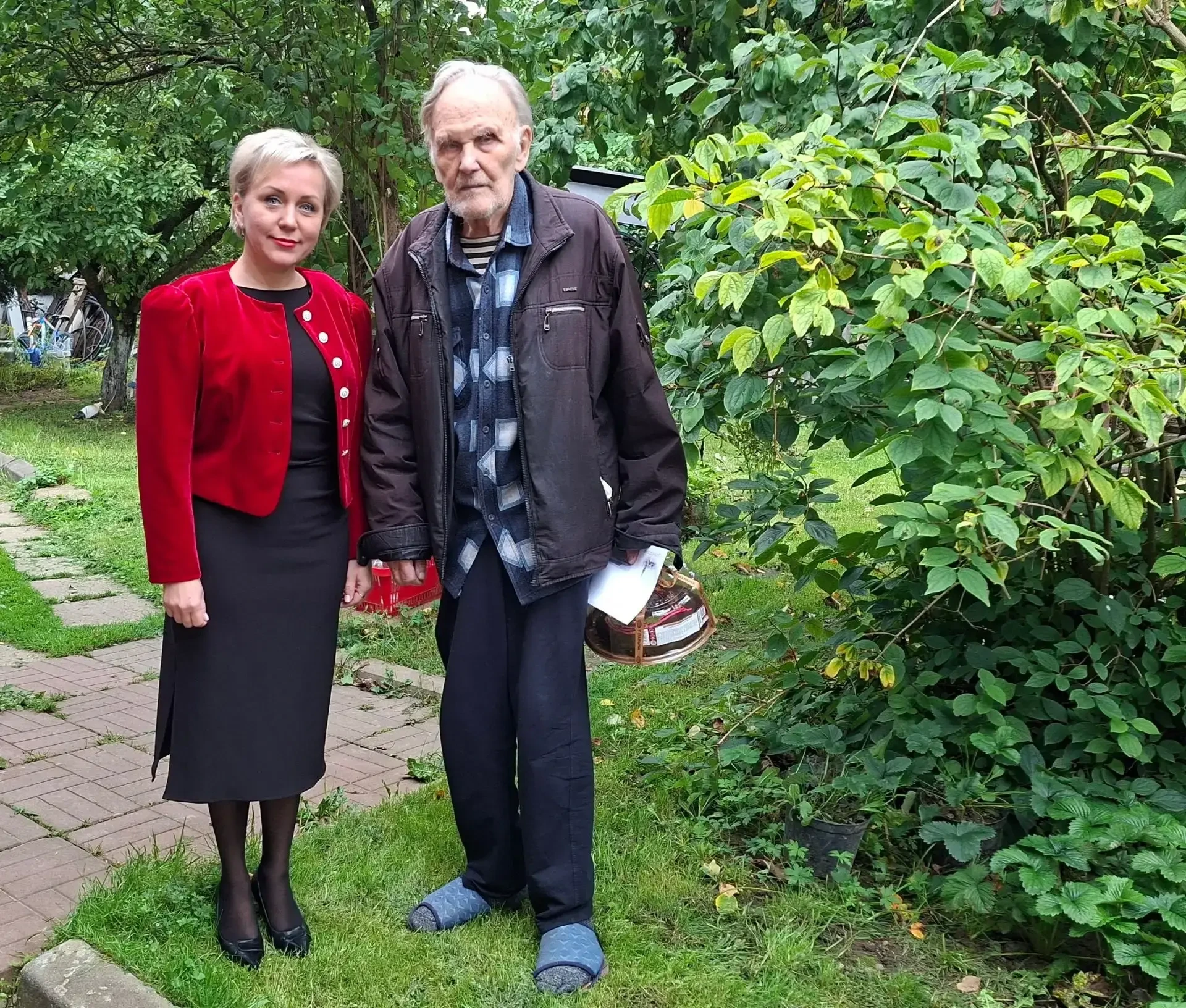 Сегодня поздравила с 96-летием удивительного человека — Михаила Антоновича Гордеева — и...