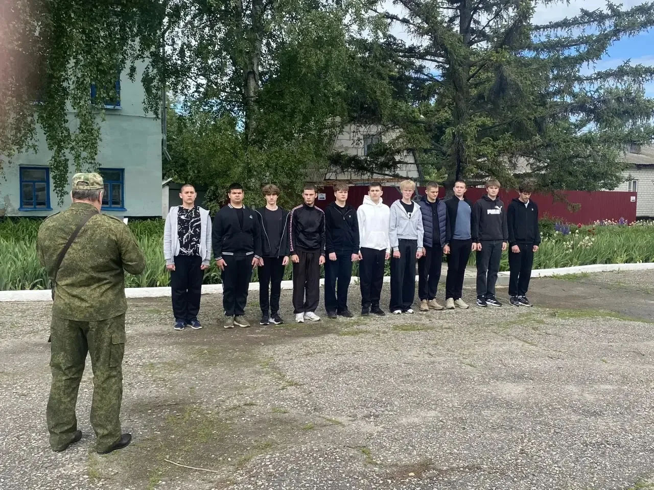 ‼️Военные сборы школьников в 2026 году.
Шашков Илья причинял участие в военных сборах.
Каждый год уч
