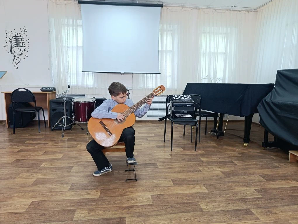 Начался академический зачёт у учащихся нашей музыкальной школы. Народное отделение уже ...