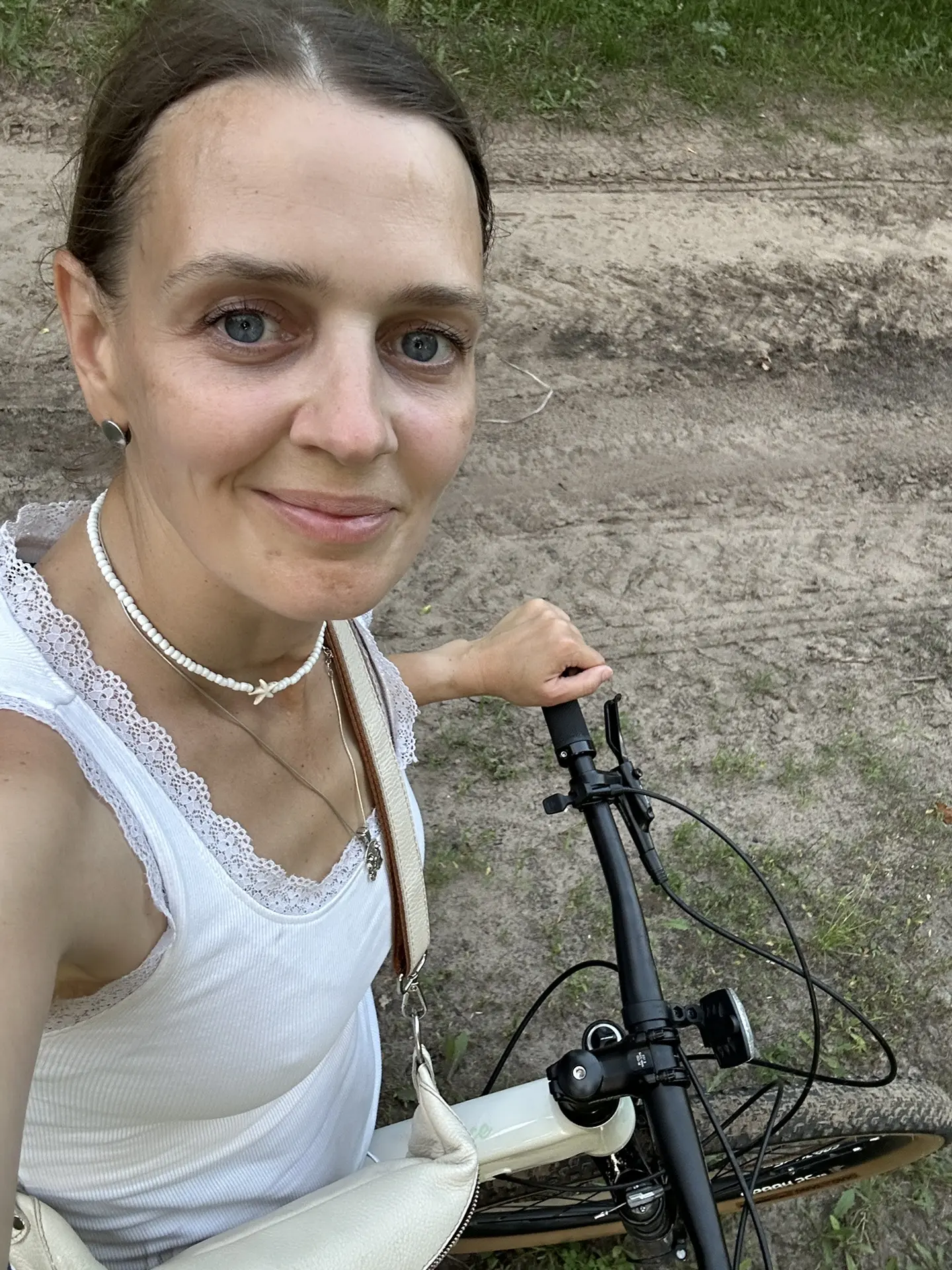 Мой муж каждый раз едет в лес в надежде повстречать зверя.
Я, наоборот, всегда молюсь,  чтоб только 