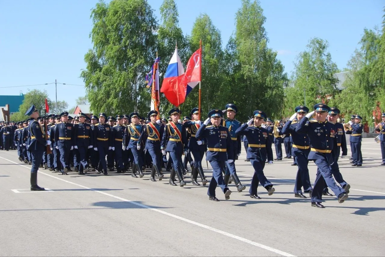 С сегодняшнего дня Сызранское высшее военное авиационное училище лётчиков вновь носит с...