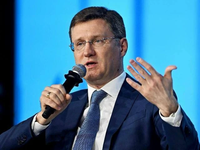 Ситуация с бензином в России начала улучшаться, заявили власти