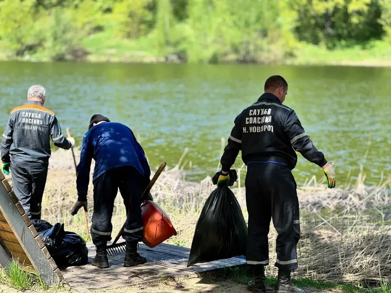 В Нижнем Новгороде начали подготовку пляжей к купальному сезону.  Водолазы приступили к очистке водо