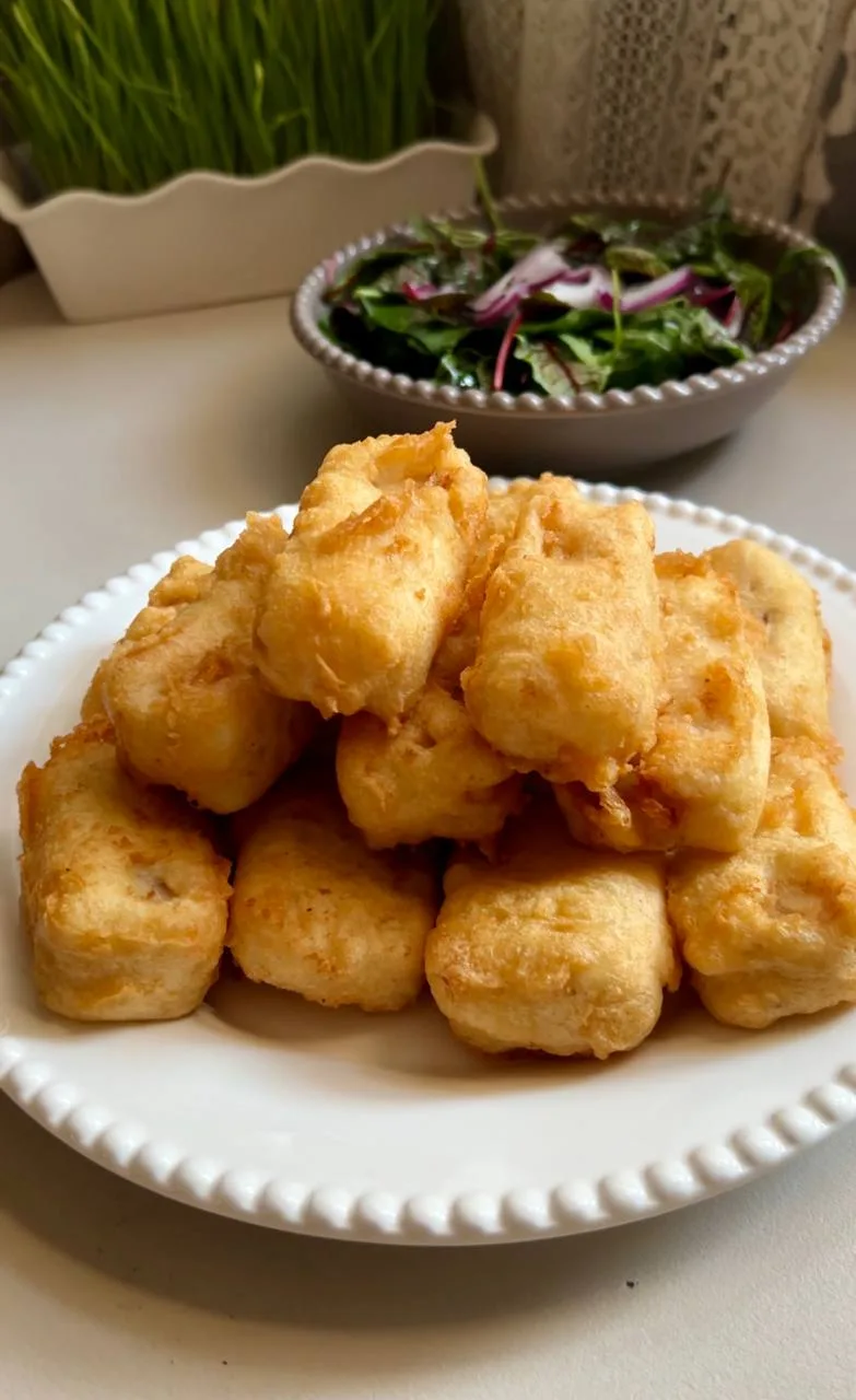 РЫБКА В ХРУСТЯЩЕМ КЛЯРЕ 🐟


Яйца - 2 шт
Соль, перец по вкусу 
Пиво - 250 мл
Мука - 130-140 г 

Рыбу
