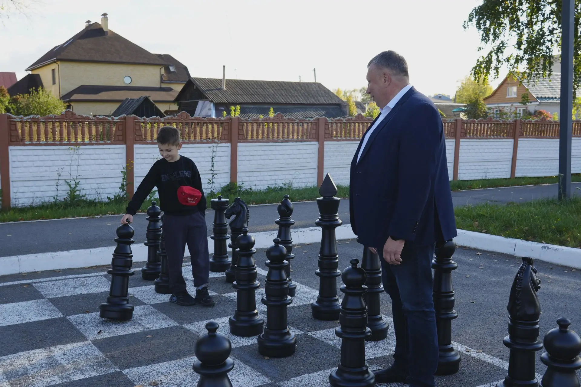 ♟️ Крупные уличные шахматы появились на Центральной площади Ковылкино