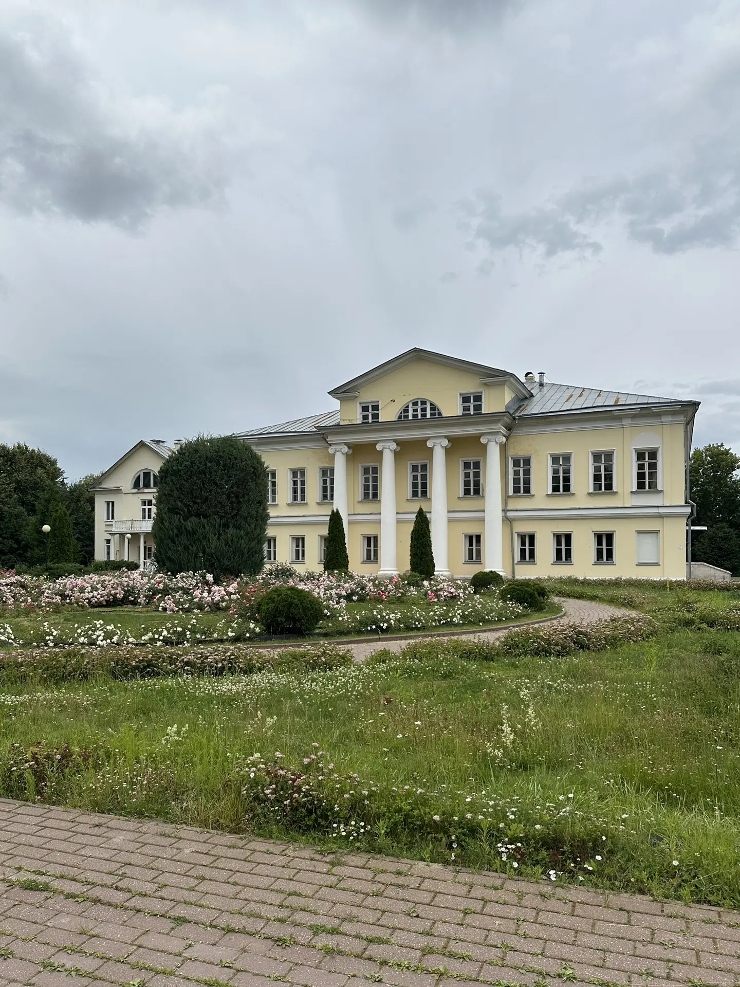 Зарисовка дня из усадьбы Свиблово 🌸🎶