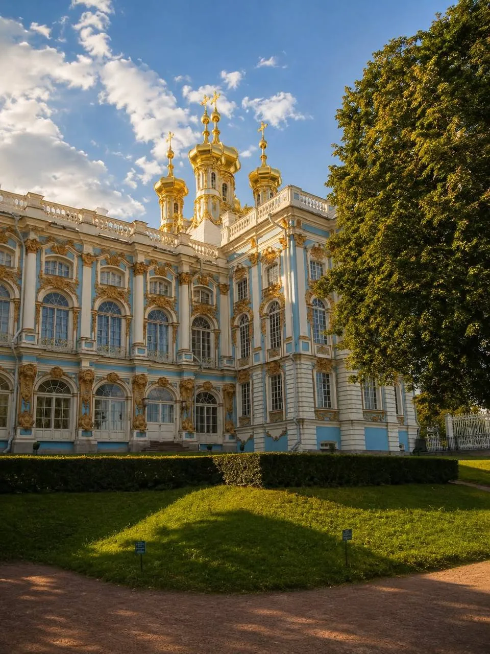 Прекрасный Екатерининский парк😍

Гондола находится в Пушкине с 2005 года, она была привезена из Вен